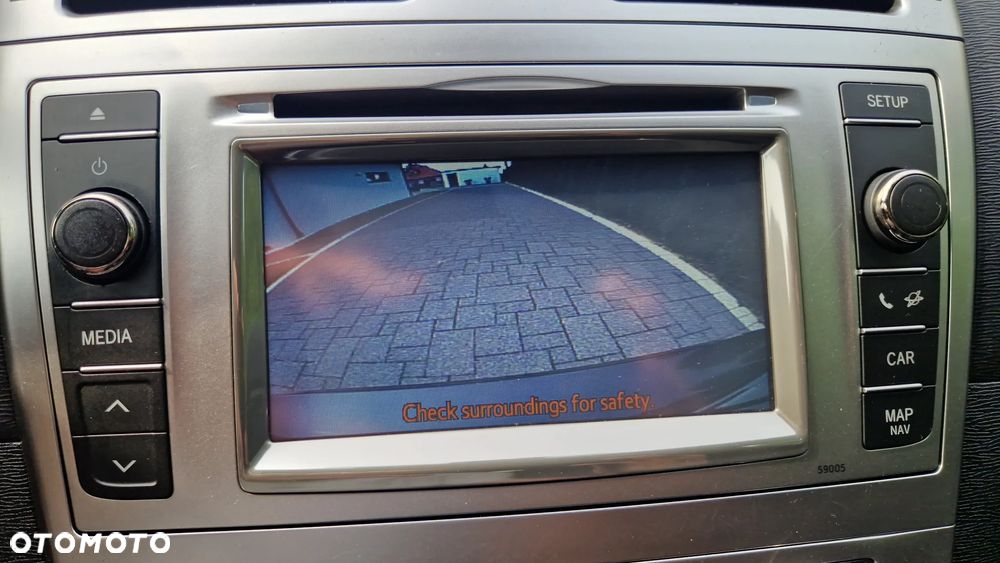 Toyota Avensis Combi 1.8 Executive - 23