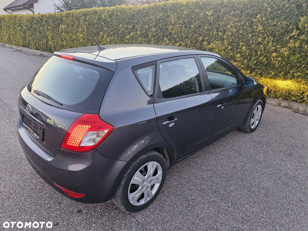 Kia Ceed - 12