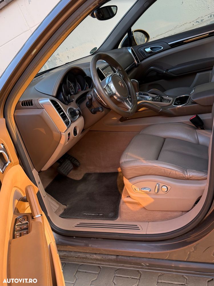 Porsche Cayenne 3.0 L V6 - 7