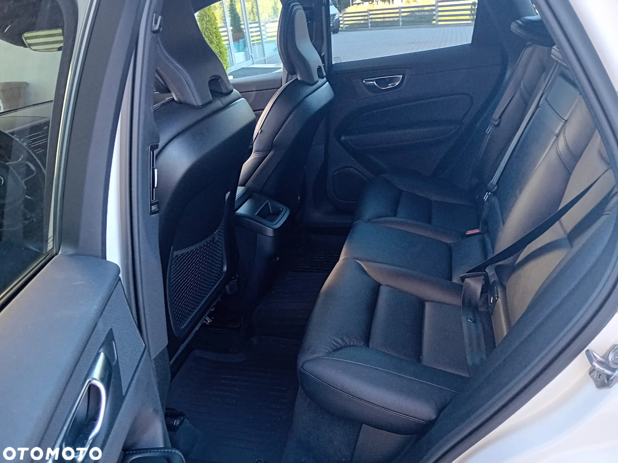 Volvo XC 60 D4 AWD R-Design - 9