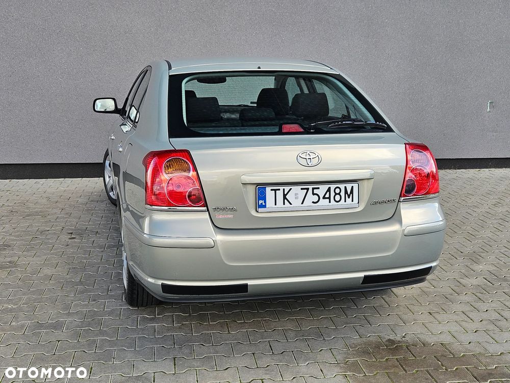 Toyota Avensis - 19