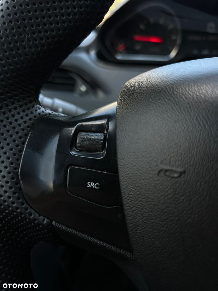 Peugeot 208 - 22