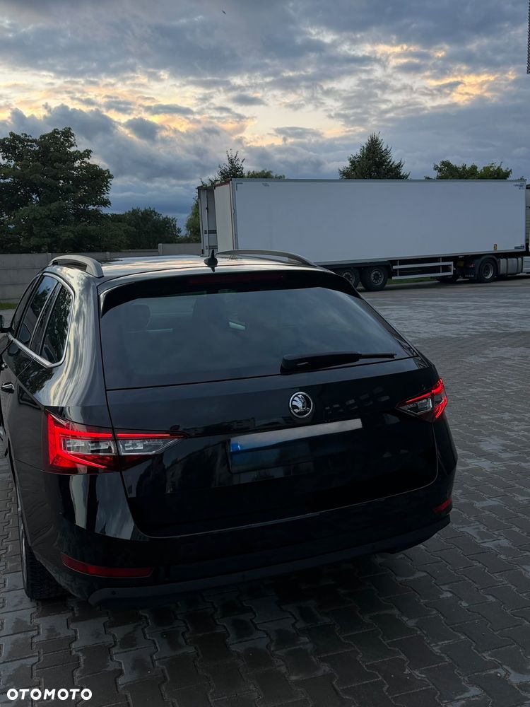 Skoda Superb 2.0 TDI DSG Ambition - 4