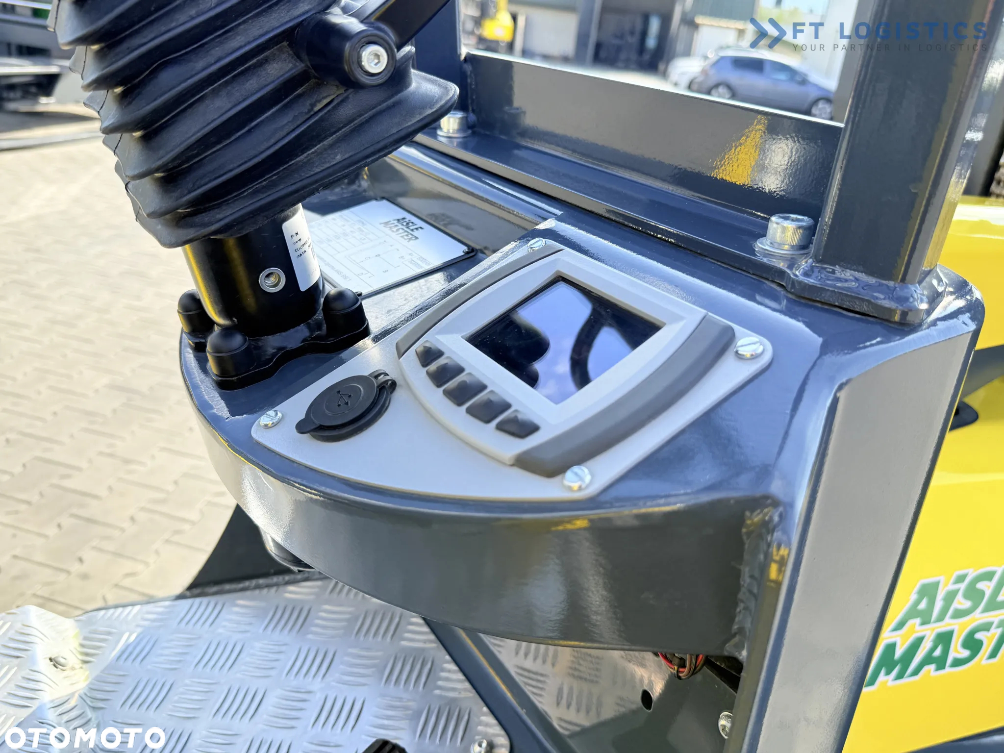 Combilift AISLE MASTER 20SHE / PRZEGUBOWY WÓZEK WIDŁOWY / TRIPLEX 8500MM / ELEKTRYCZNY / WOLNY SKOK / PRZESUW WIDEŁ / NOWE OPONY / JEDYNE 1176H / STAN IDEALNY / Szeroka oferta wózków czterokierunkowych i bocznych, dopasowanych do różnorodnych potrzeb i zastosowań - 12