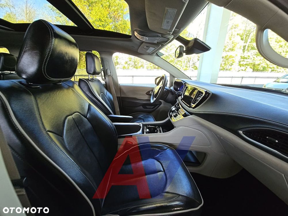 Chrysler Pacifica - 10