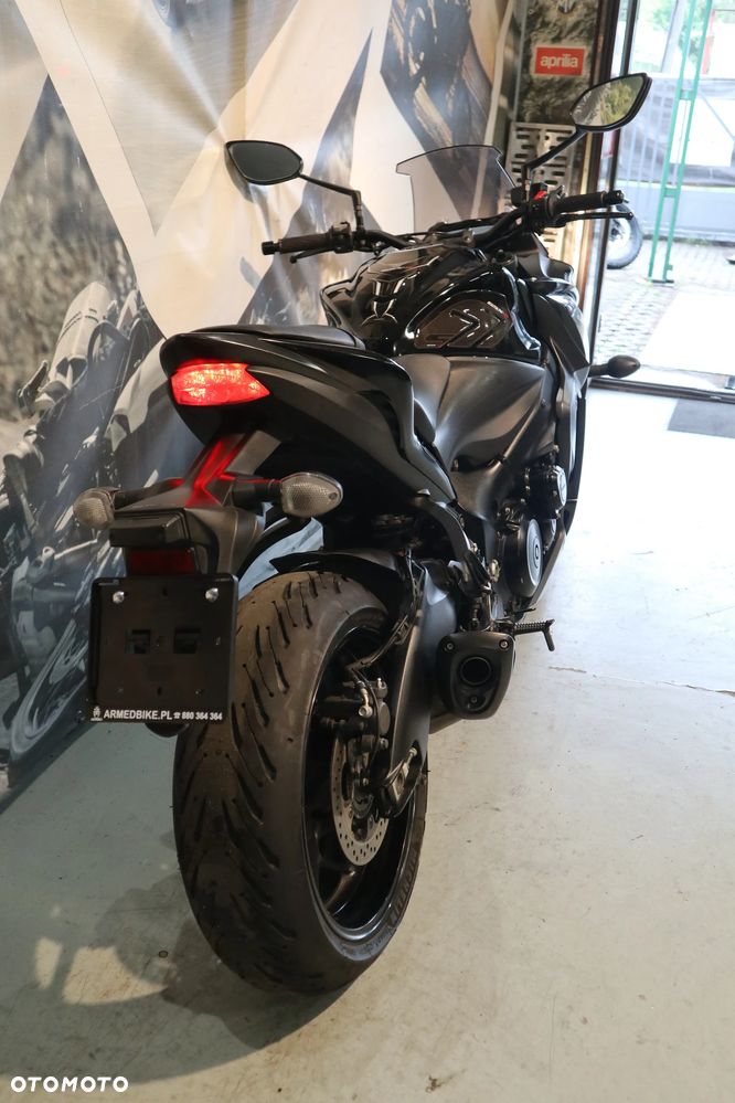 Suzuki GSX - 26