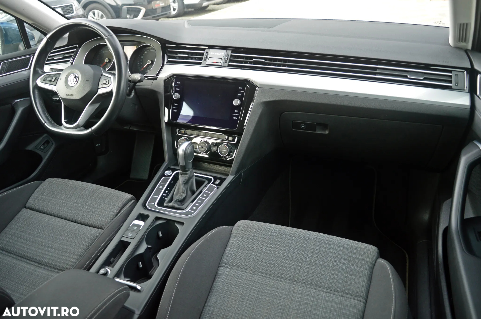 Volkswagen Passat 1.6 TDI DSG Comfortline - 23