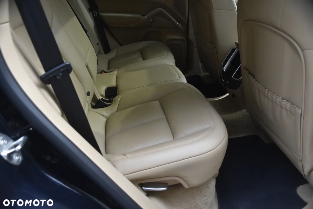 Porsche Cayenne S Diesel Platinum Edition - 12