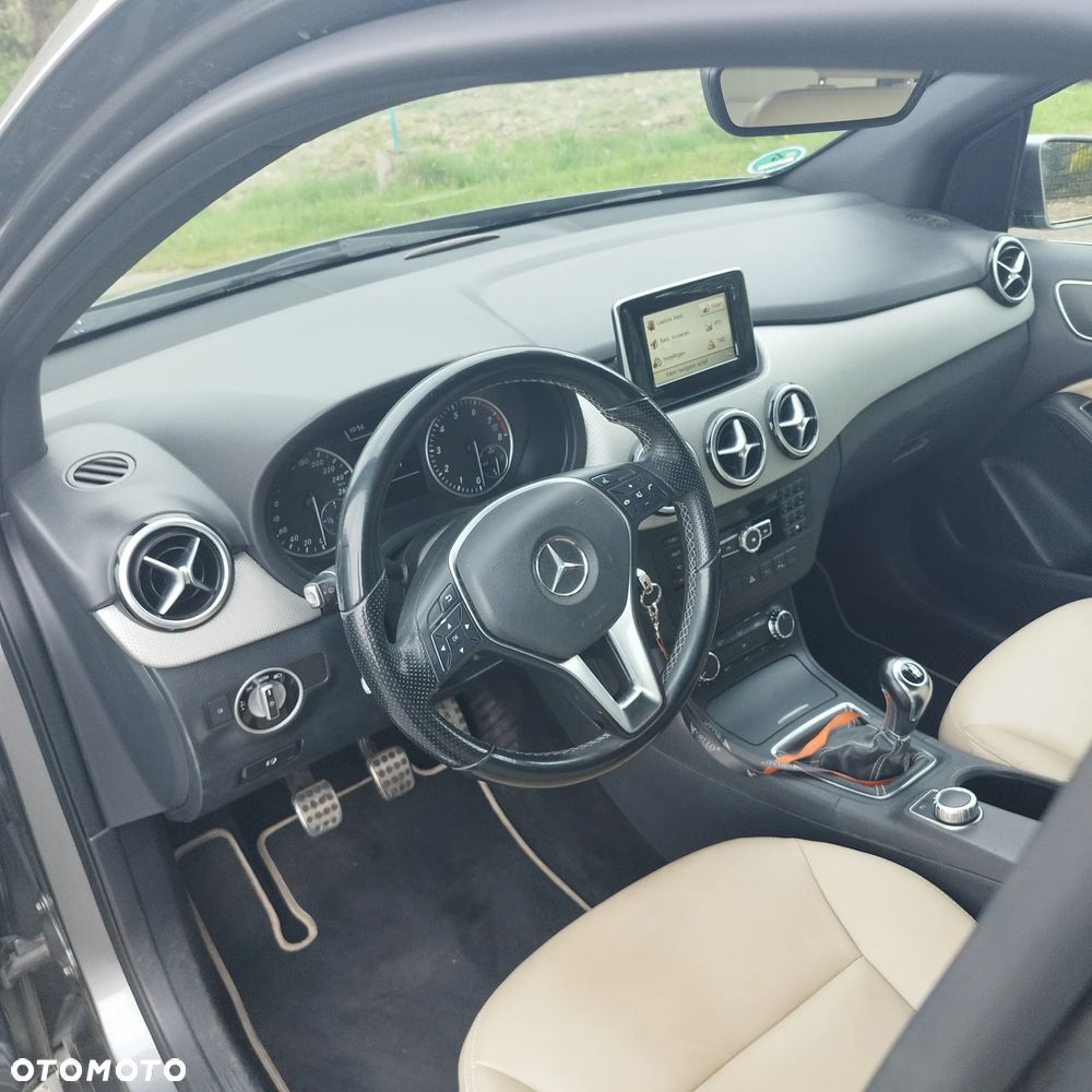 Mercedes-Benz Klasa B 180 (BlueEFFICIENCY) - 11