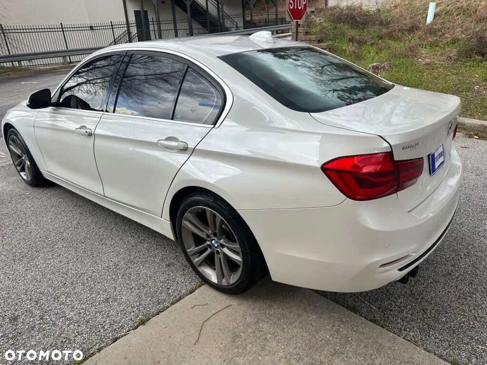 BMW Seria 3 330i - 3