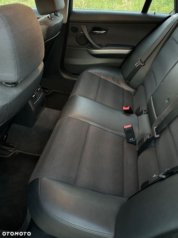 BMW Seria 3 320i Touring - 5