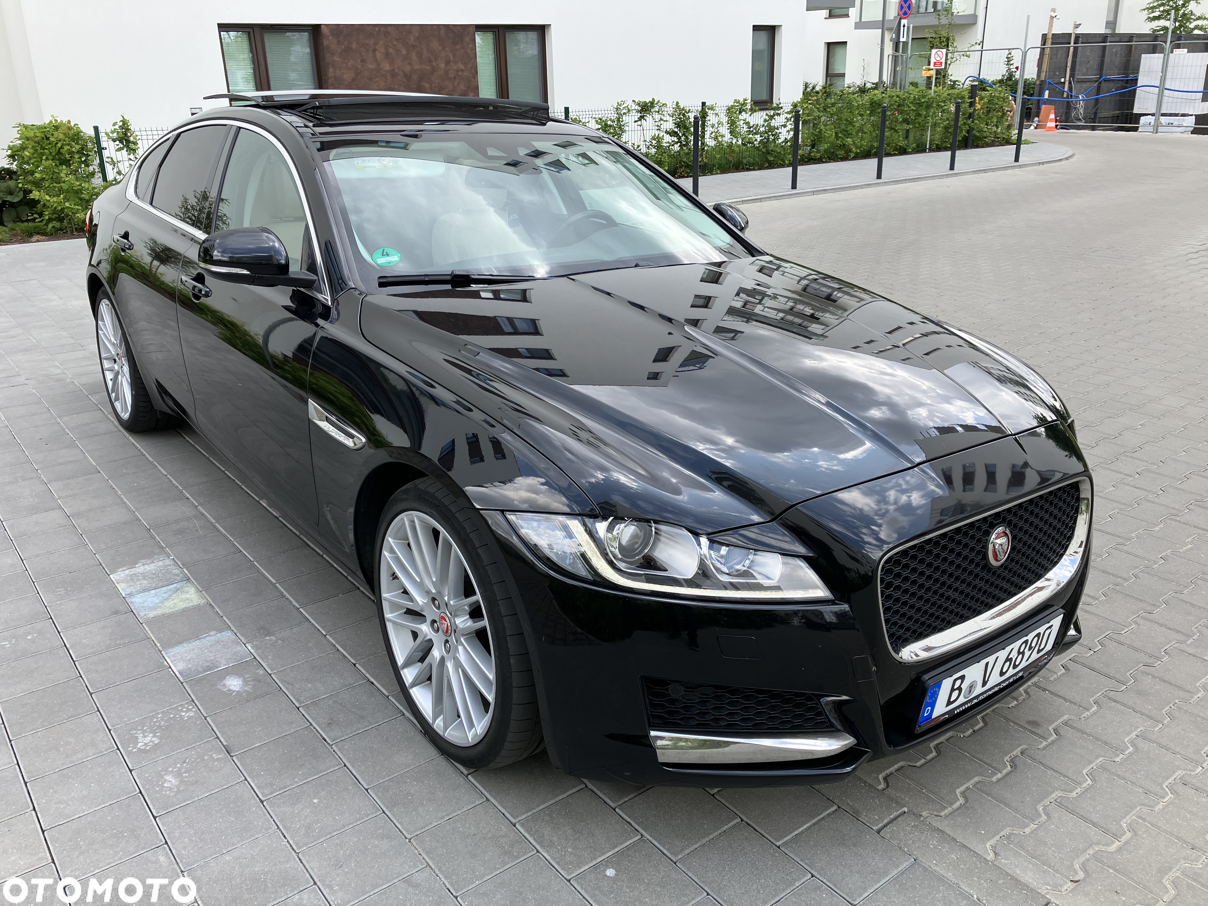 Jaguar XF 2.0 T AWD Portfolio - 2