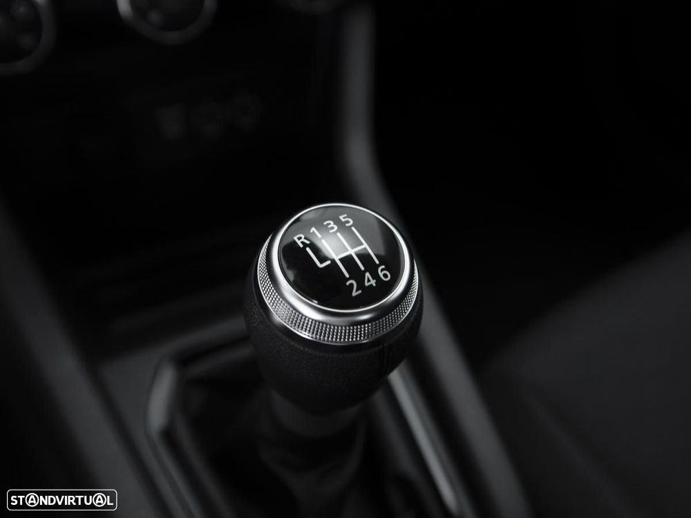 Renault Clio 1.0 TCe Equilibre — fotografia 17