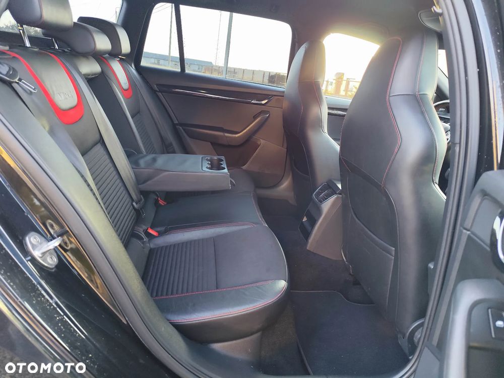 Skoda Octavia 2.0 TDI DSG RS - 10