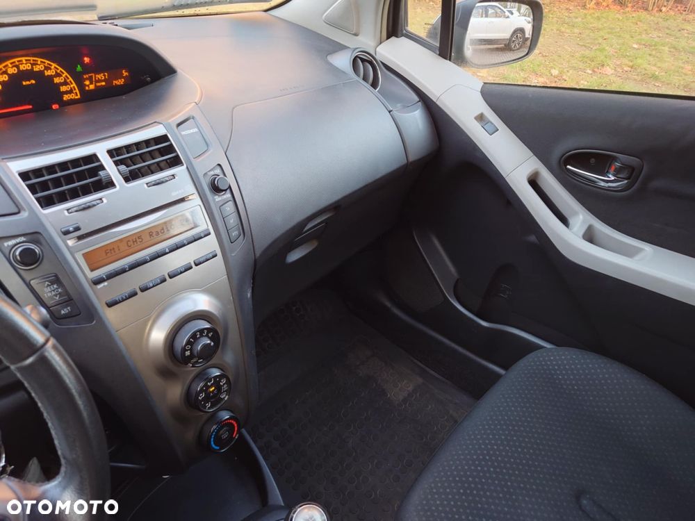 Toyota Yaris 1.0 VVT-i Luna - 17