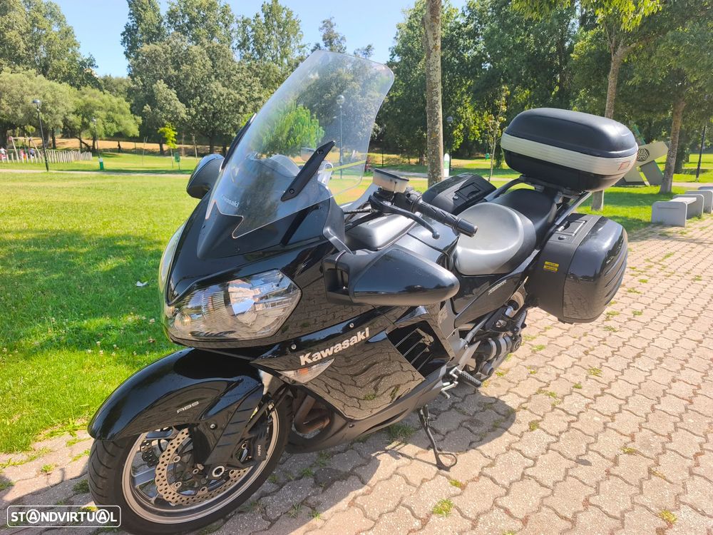 Kawasaki GTR 1400 - 7