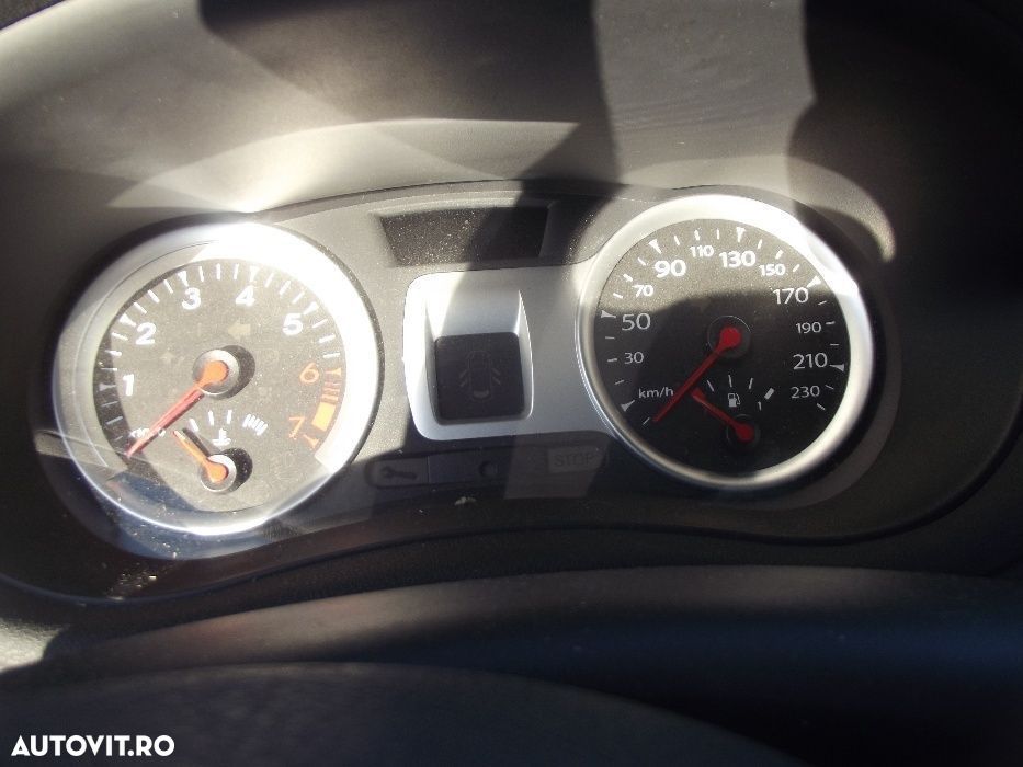 Ceasuri Bord Renault Clio 3 1.2 benzina ceasuri Bord Clio 3 dezmembrez - 2