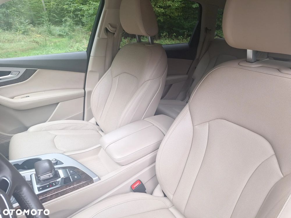 Audi Q7 - 10