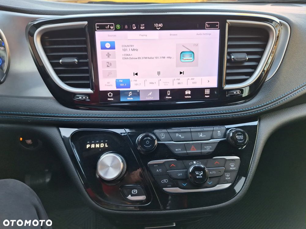 Chrysler Pacifica - 10