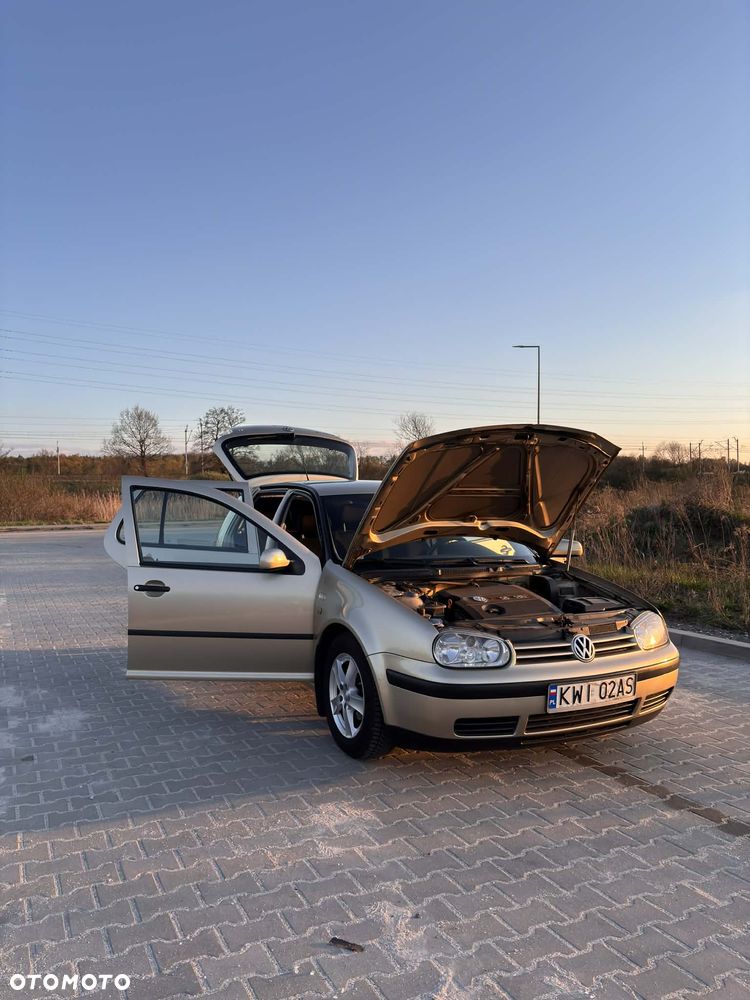 Volkswagen Golf 1.6 Q - 23