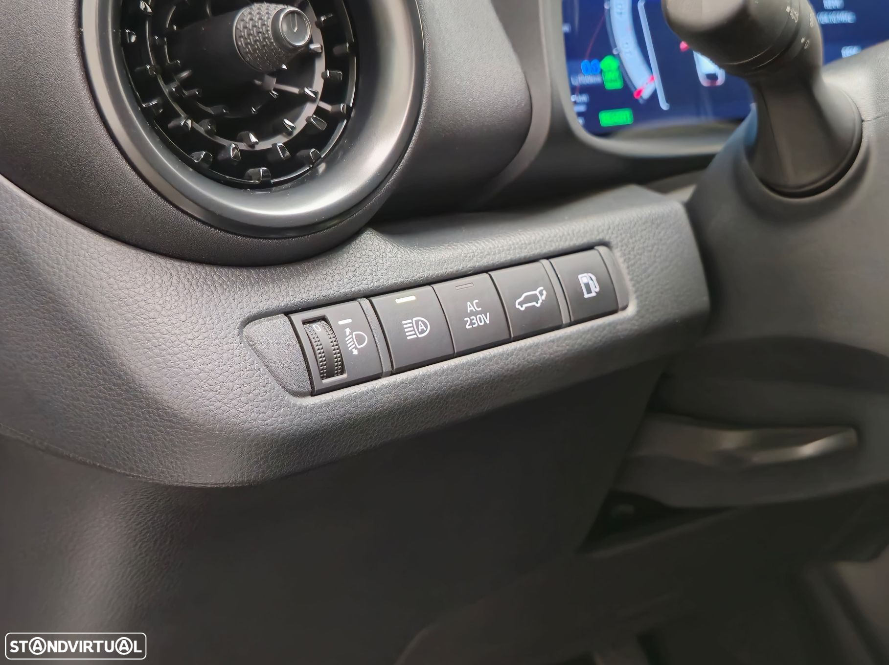 Toyota C-HR - 31