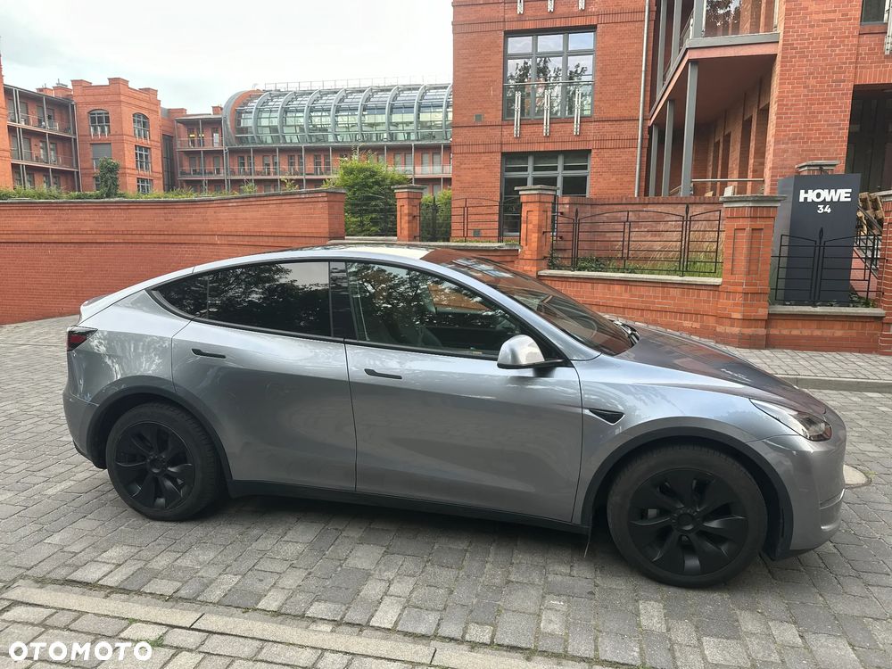 Tesla Model Y - 2