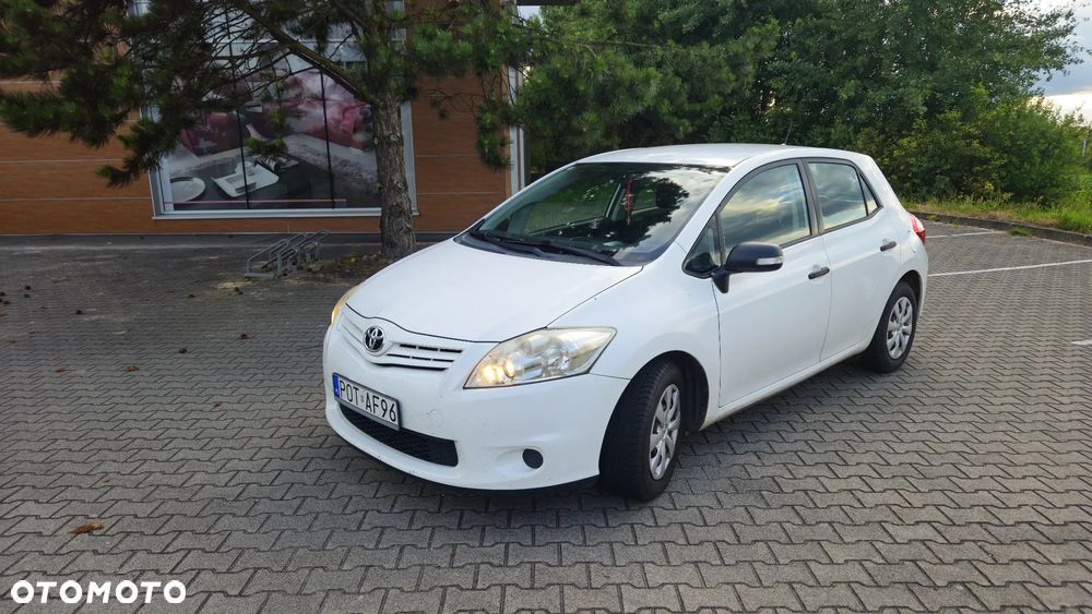 Toyota Auris 1.33 VVT-i Terra - 1