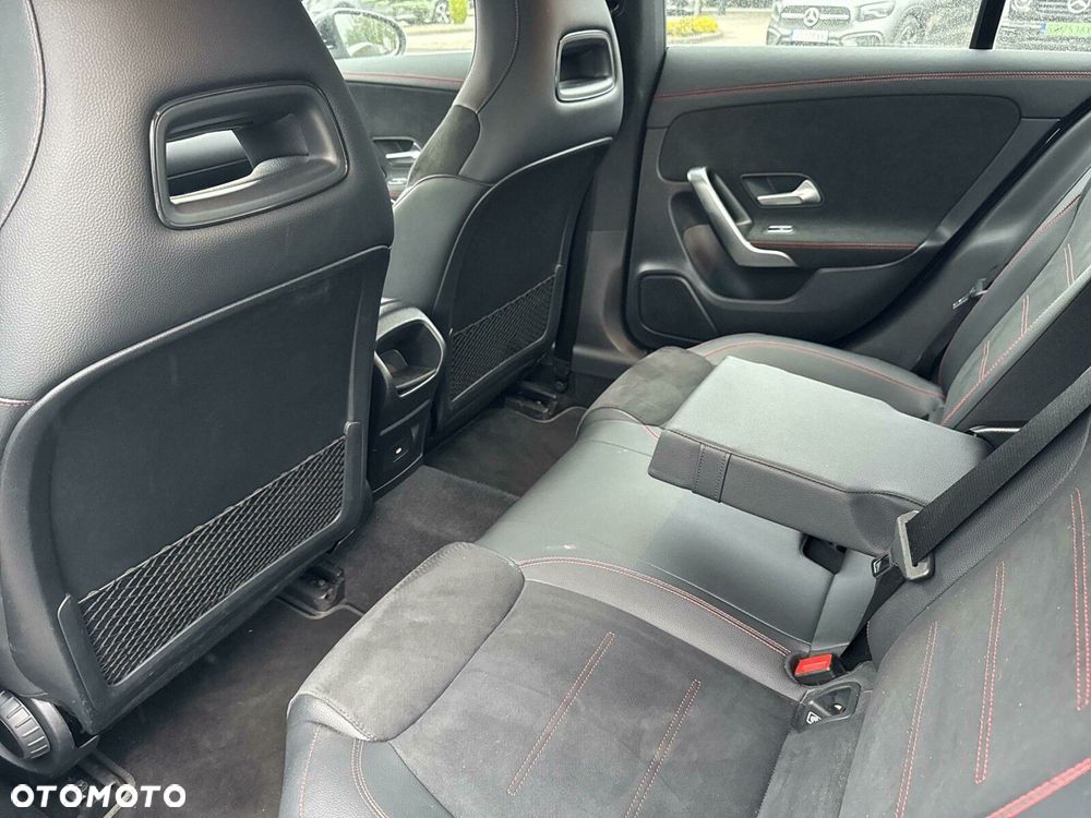 Mercedes-Benz CLA 200 AMG Line 7G-DCT - 17