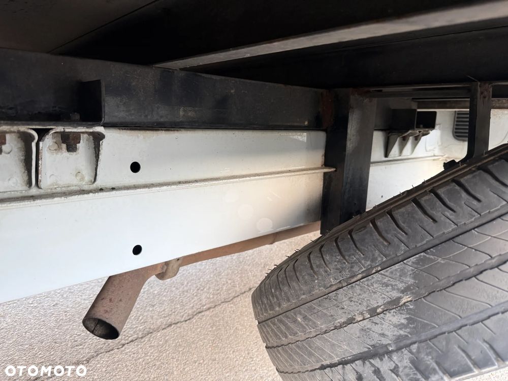 Mercedes-Benz Sprinter - 12