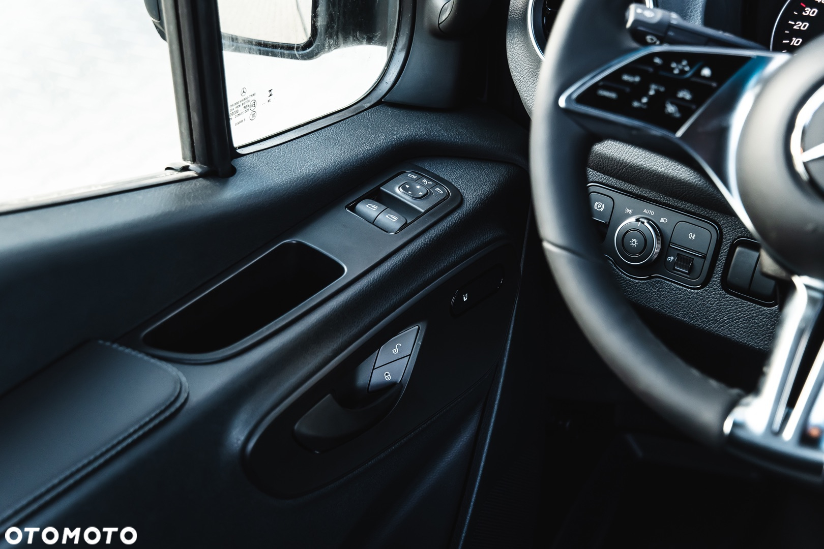 Mercedes-Benz Sprinter - 15