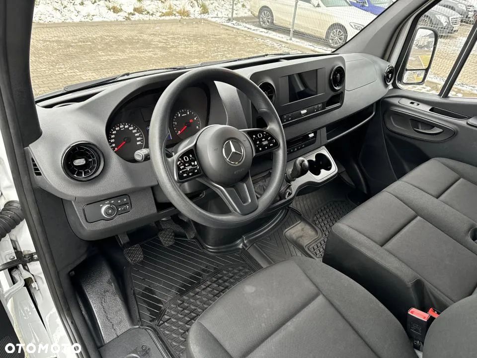 Mercedes-Benz Sprinter - 14