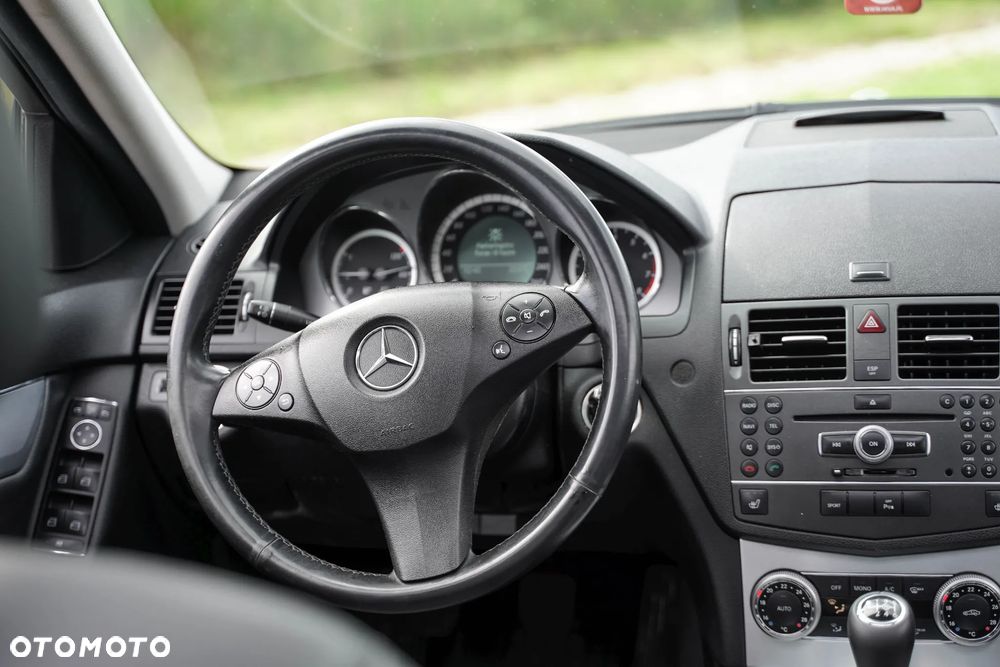 Mercedes-Benz Klasa C 200 CGI BlueEff Elegance - 21