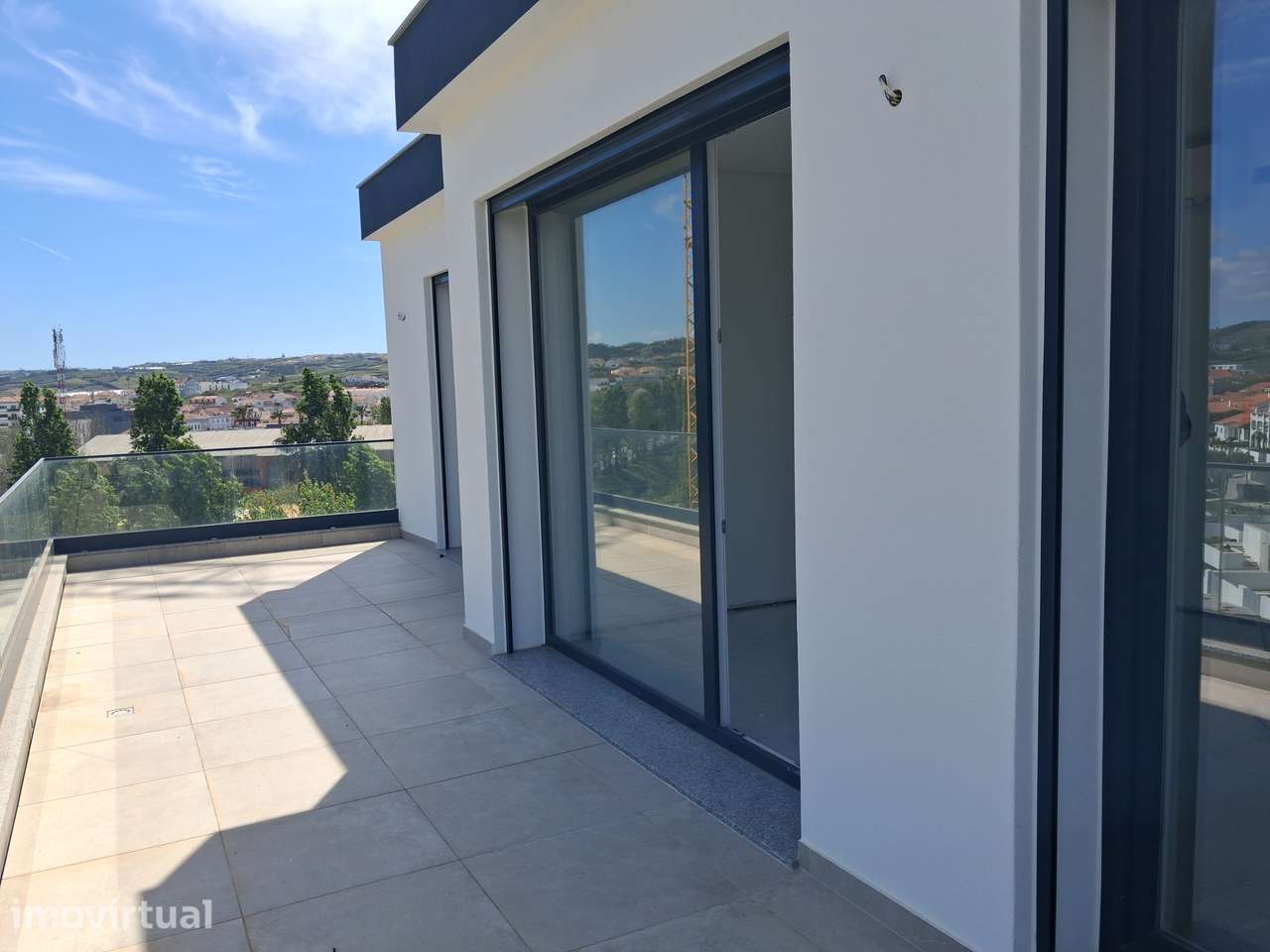 Apartamento T4- Penthouse, no centro da Lourinhã com garagem e terraço - Grande imagem: 2/9