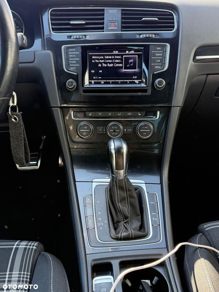 Volkswagen Golf - 14