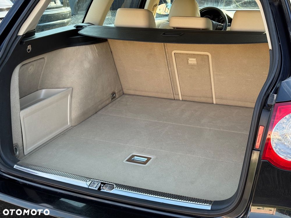 Volkswagen Passat 2.0 TDI DPF BlueMotion Technology Highline - 17