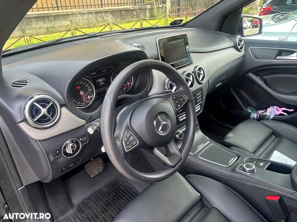Mercedes-Benz EQB - 8