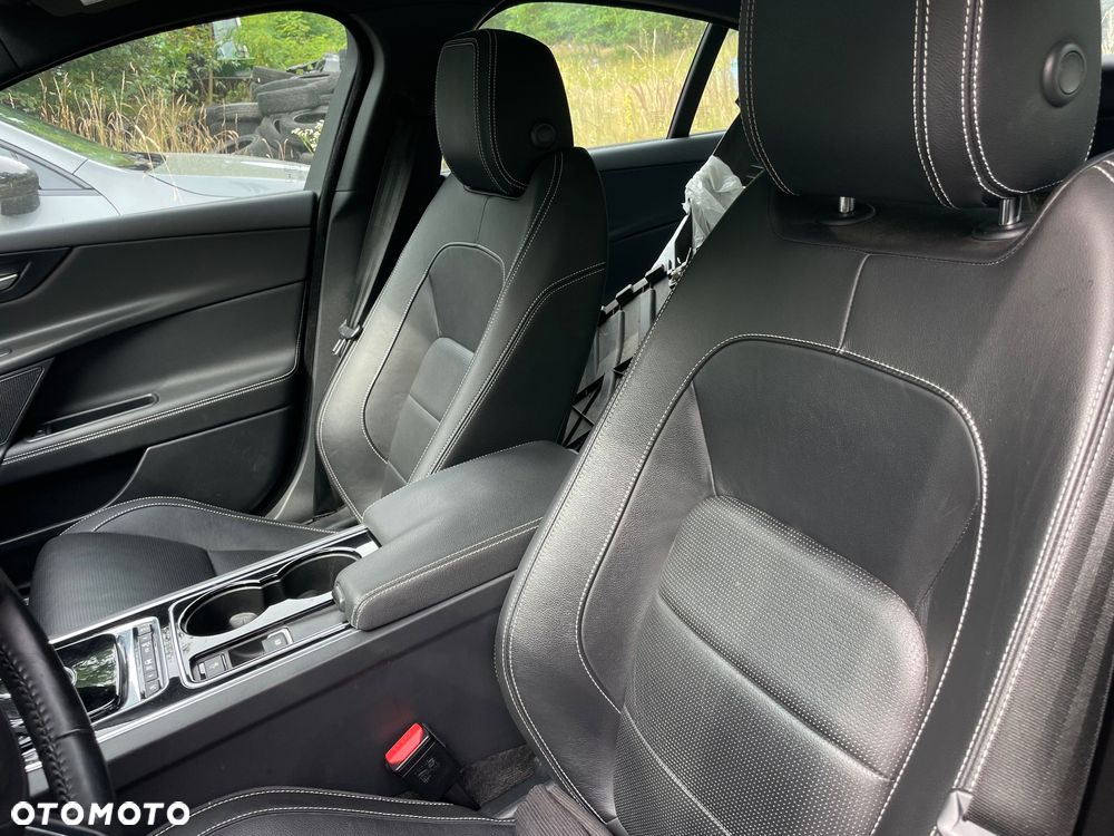 Jaguar XE 20d AWD R-Sport - 10