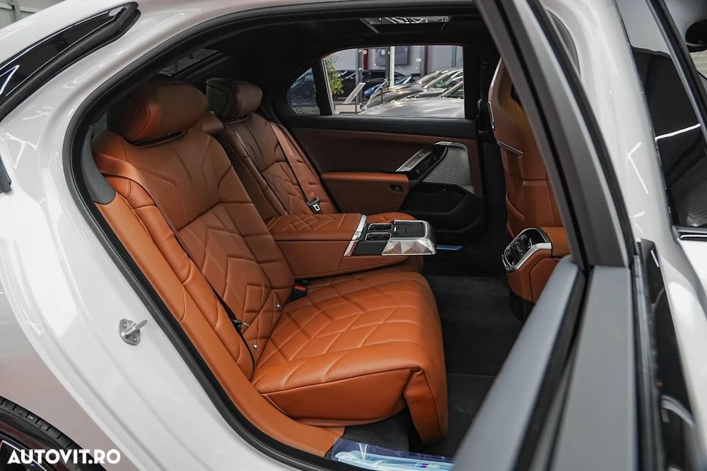 BMW Seria 7 740d xDrive MHEV - 9