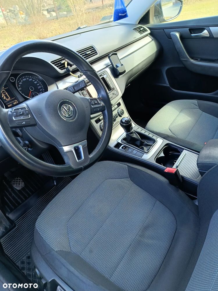Volkswagen Passat 2.0 Blue TDI SCR Comfortline - 10
