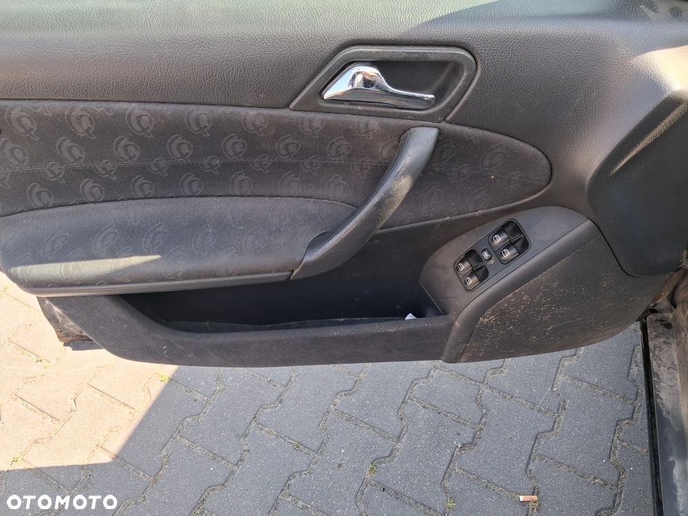 Mercedes C klasa W203 KOMBI silnik kompletny 1.8 Kompresor 143 KM OM271.946 271946 skrzynia biegów 716.628 drzwi maska klapa zderzak błotnik kolor czarny 040 lampa maglownica pompa wspomagania sprężarka dyfer wał napędowy półoś zwrotnica sterownik czujnik moduł wiązka przewód blenda szyba podszybie radio panel sterowania pompa pompka abs paliwa kierownica manetka włącznik fotel schowek zegary głośnik alternator rozrusznik cewka zbiorniczek sprężarka klimatyzacji klamka zamek zacisk hamulcowy mechanizm chłodnica pas przedni boczek lusterko silniczek sanki belka zawrotnica mcperson NA CZĘŚCI - 16