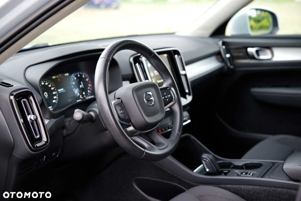 Volvo XC 40 B4 B AWD DKG Momentum Pro - 12