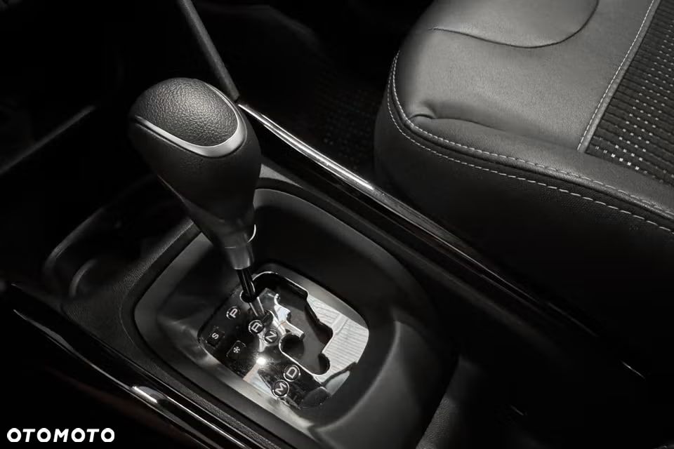 Peugeot 2008 1.2 Pure Tech Allure S&S EAT6 - 10