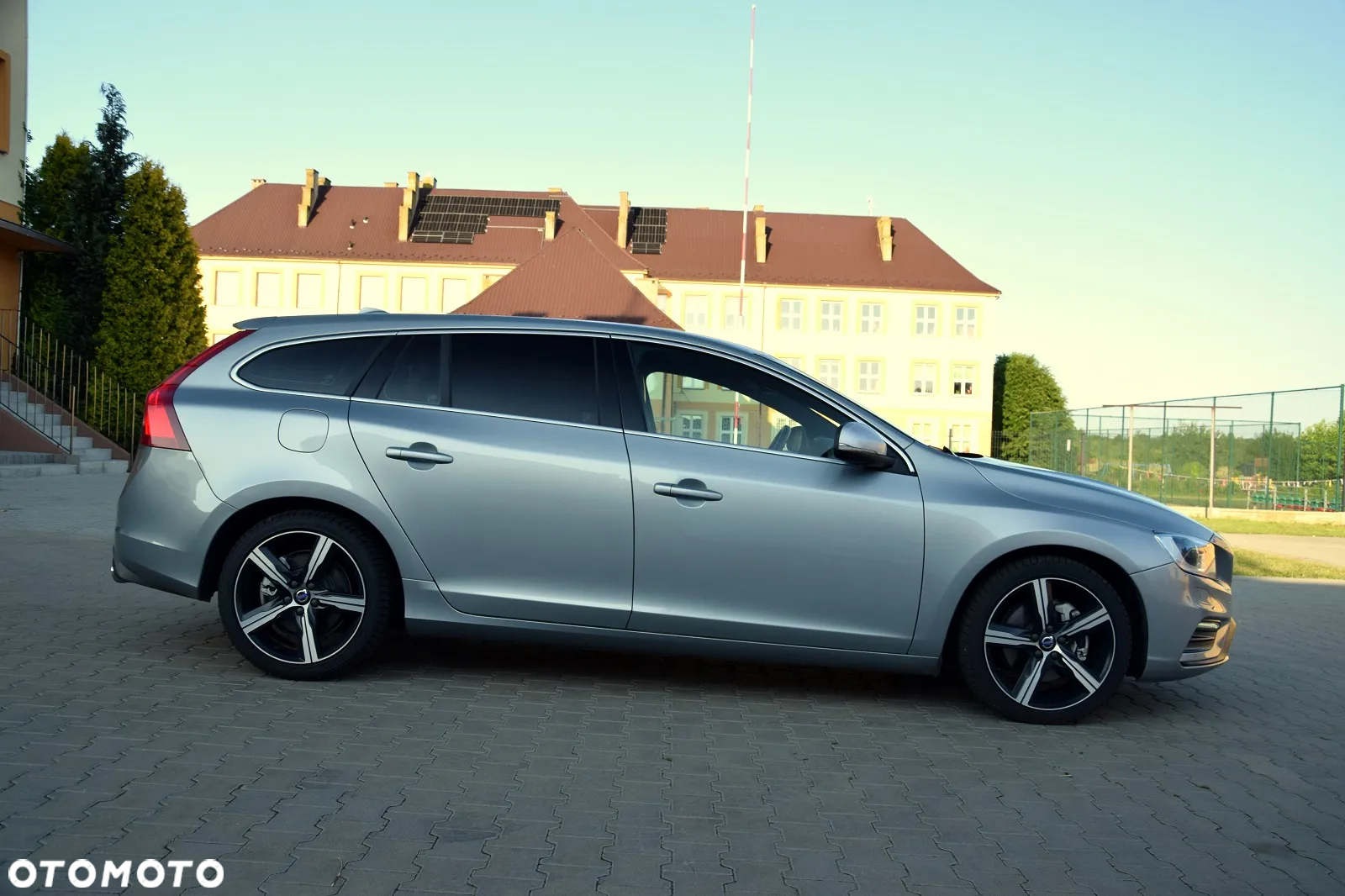 Volvo V60 D5 AWD R-Design Summum - 4