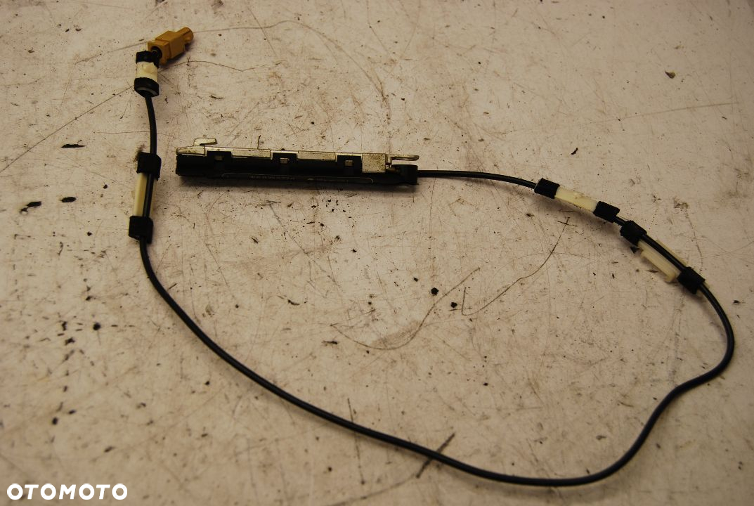 WZMACNIACZ ANTENY 1K6035577R VW GOLF V PASSAT B6 1K6035577H - 2