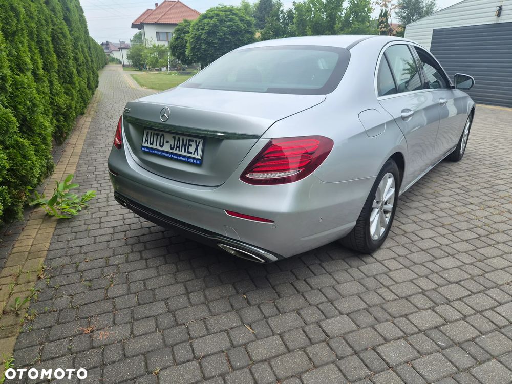 Mercedes-Benz Klasa E 200 4Matic 9G-TRONIC Avantgarde - 8