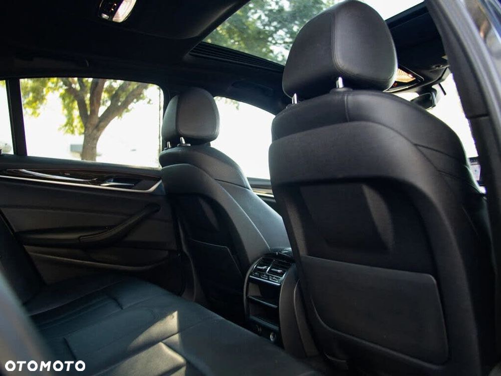 BMW Seria 5 530i xDrive Luxury Line sport - 30