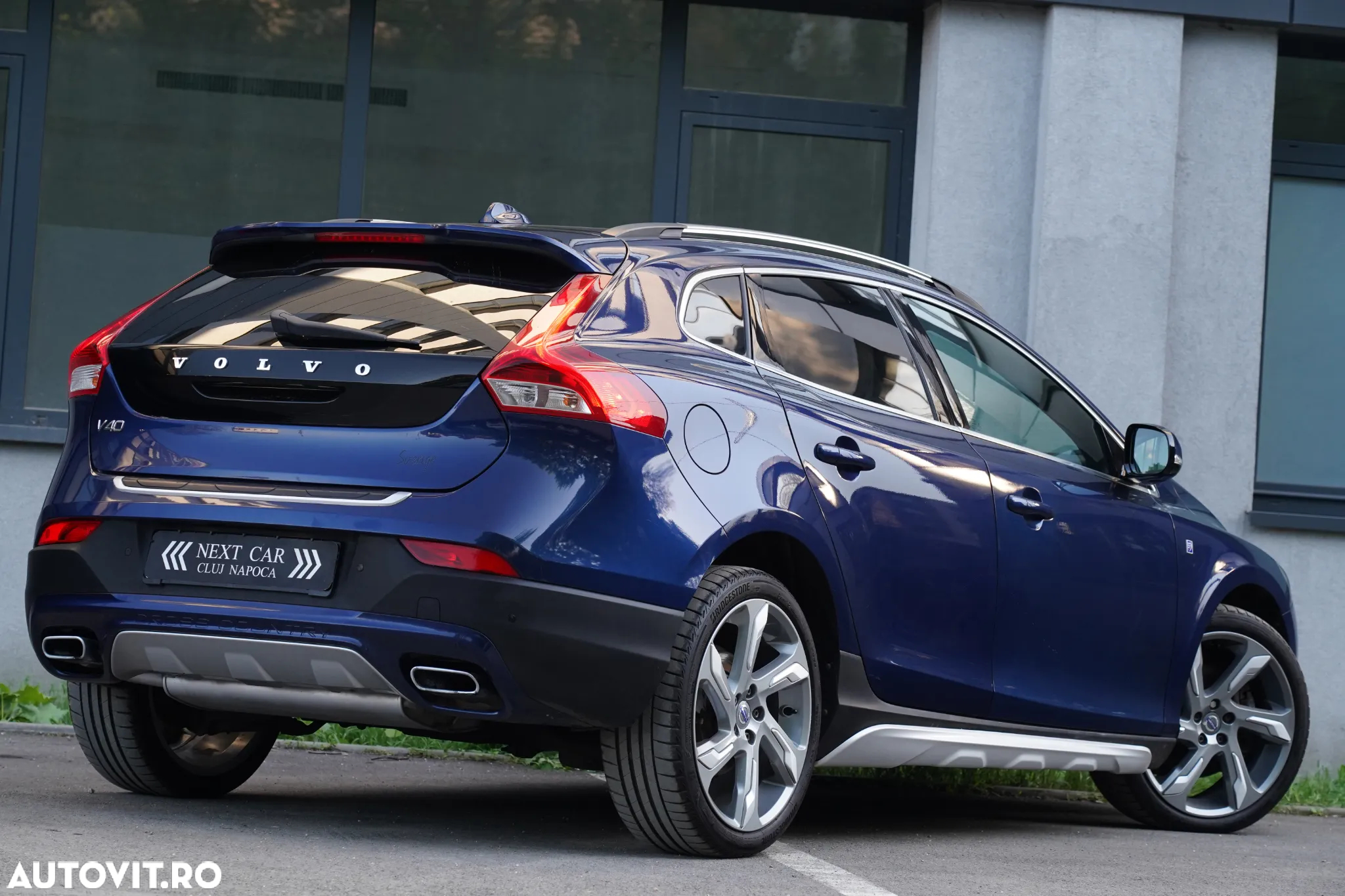 Volvo V40 Cross Country T5 AWD Geartronic Summum - 4