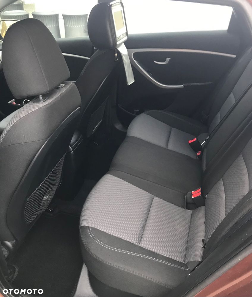 Hyundai i30 blue 1.6 CRDi Style - 16