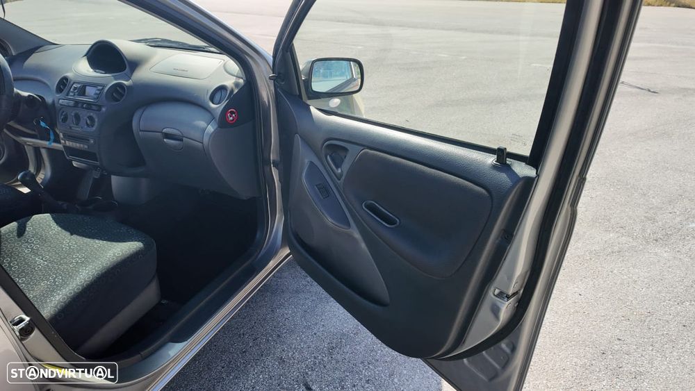 Toyota Yaris 1.0 Sol AC - 13