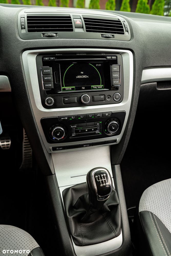 Skoda Octavia 2.0 TSI RS - 36